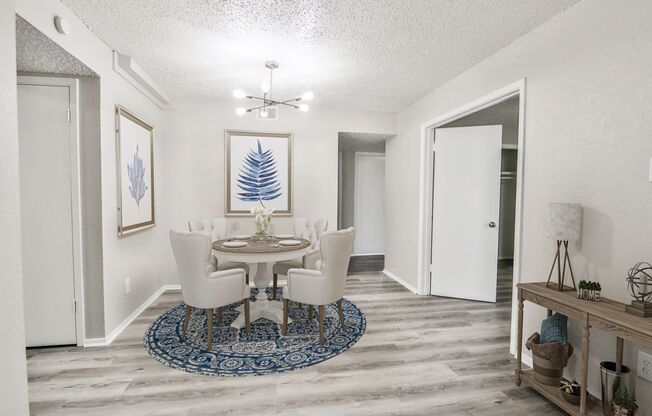 2 beds, 2 baths, 1,301 sqft, $1,095