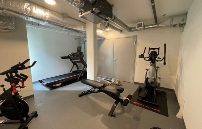 Studio, 1 bath, 304 sqft, $1,395, Unit 405