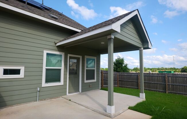2021 4/2.5 house in Devine Lake