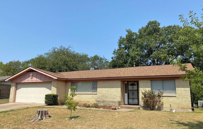 3 Bedroom North Benbrook Sunset Terrace home!