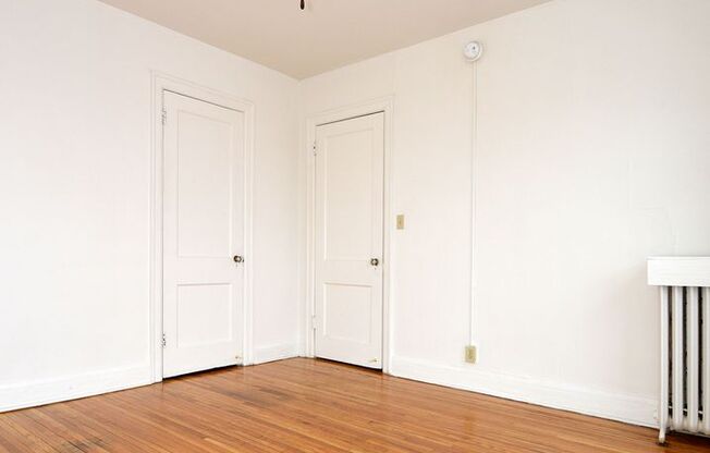 2 beds, 1 bath, 816 sqft, $1,320, Unit 24 - 215