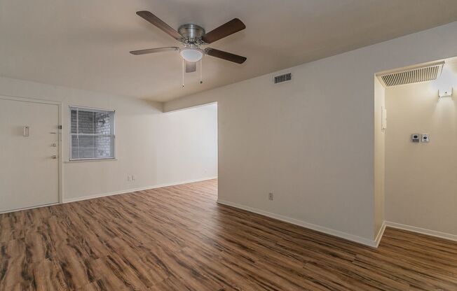 1 bed, 1 bath, $1,095, Unit # 11