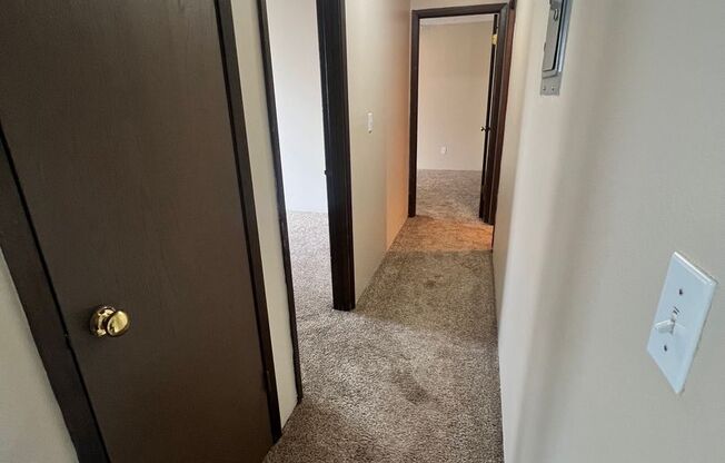 2 beds, 1 bath, 800 sqft, $900, Unit 400-15