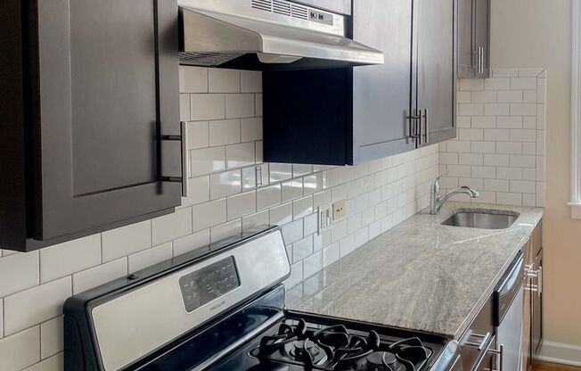 2 beds, 1 bath, 740 sqft, $2,895, Unit 855-3W