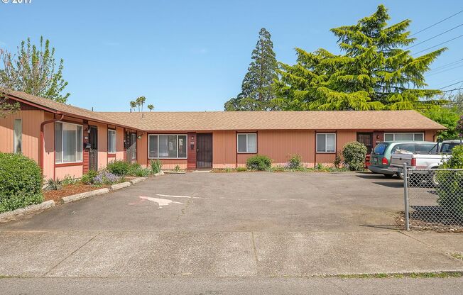 Updated Four-Plex in SE Portland with Fenced Yard! rentalsc21.com