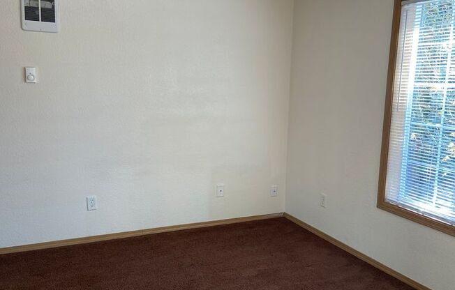 3 beds, 1.5 baths, 1,100 sqft, $1,325, Unit 125