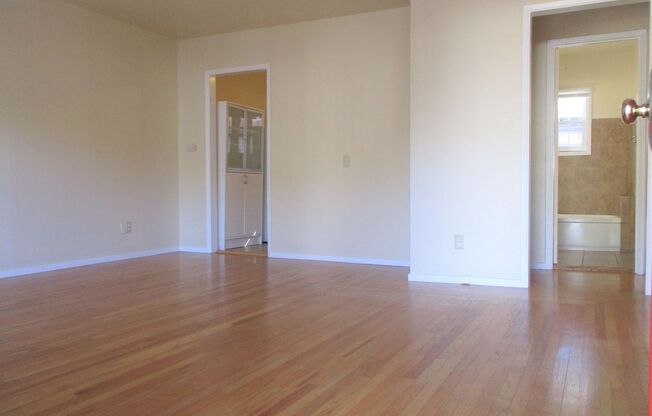 2 beds, 1 bath, $2,300, Unit D