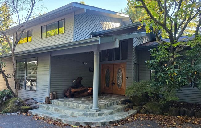 Waterfront Home in Illahee!