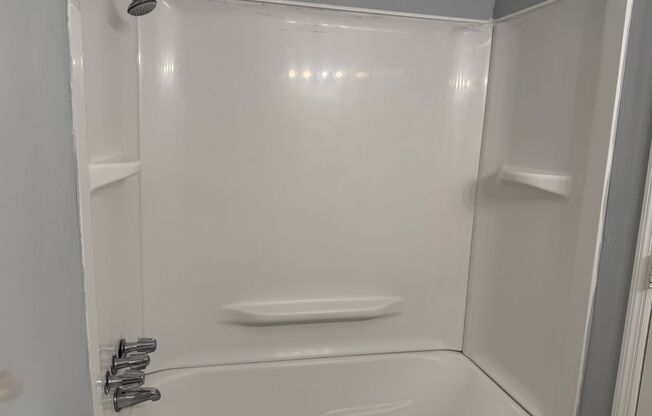 1 bed, 1 bath, 613 sqft, $850, Unit F4