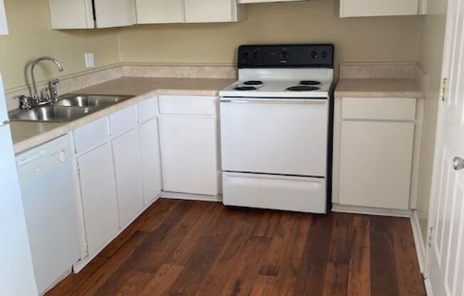 2 beds, 1 bath, 750 sqft, $900, Unit A1