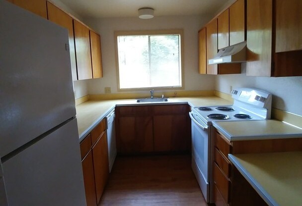 1 bed, 1.5 baths, 800 sqft, $1,345, Unit B6