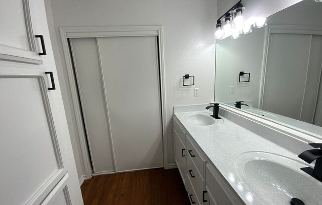 2 beds, 2 baths, 989 sqft, $1,715, Unit 11634B