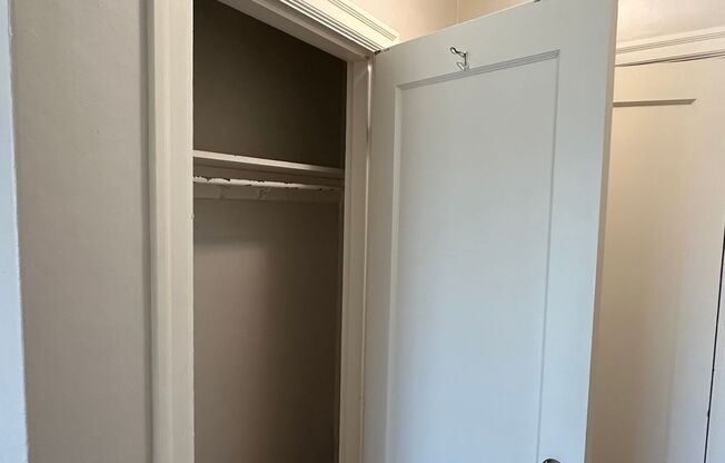 Studio, 1 bath, 290 sqft, $995, Unit 305