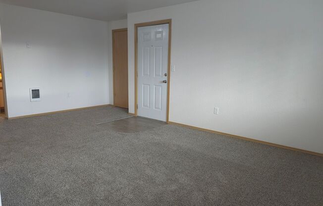 2 beds, 1 bath, 875 sqft, $1,295, Unit 127-55