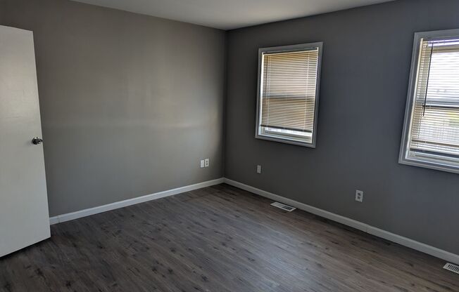 Cozy and Spacious, Excellent Neighborhood, Great Street, So Much Parking!