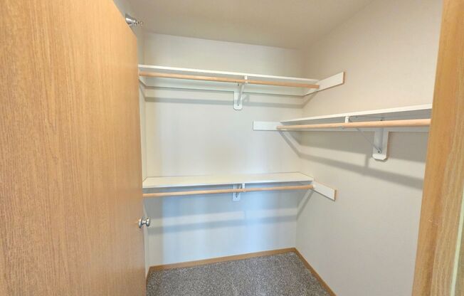 2 beds, 1 bath, 1,090 sqft, $1,230, Unit 3400 304