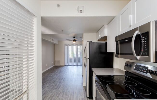 2 beds, 2 baths, 850 sqft, $1,595, Unit 114