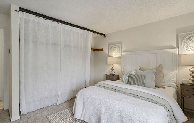 Maple Leaf Condo, 2 bedroom, 2 bath