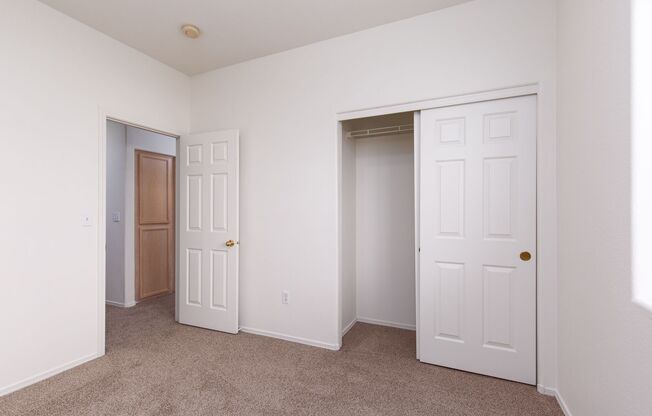 Single story, 4br with no HOA