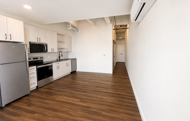 1 bed, 1 bath, 686 sqft, $1,950, Unit 116