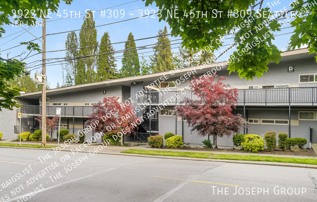 3923 NE 45 ST