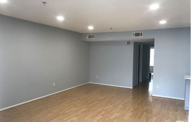 10282 TUJUNGA CYN BLVD