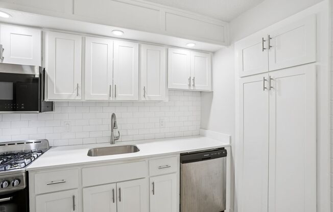 1 bed, 1 bath, 550 sqft, $1,637, Unit 39