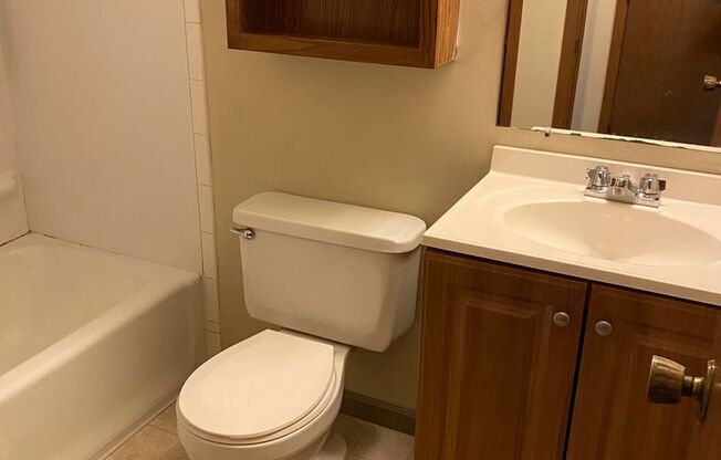 1 bed, 1 bath, 615 sqft, $800, Unit D2