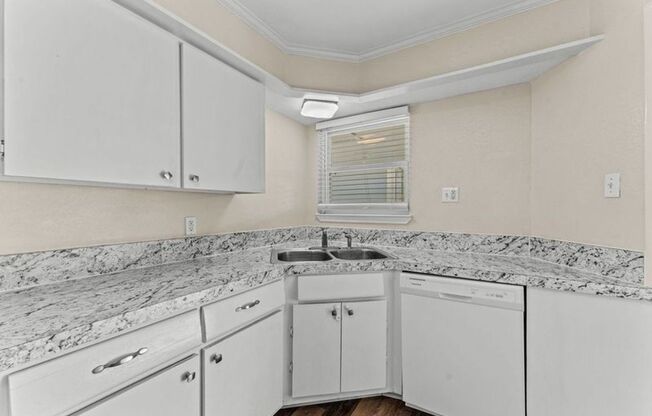 2 beds, 1 bath, 990 sqft, $1,225, Unit #16