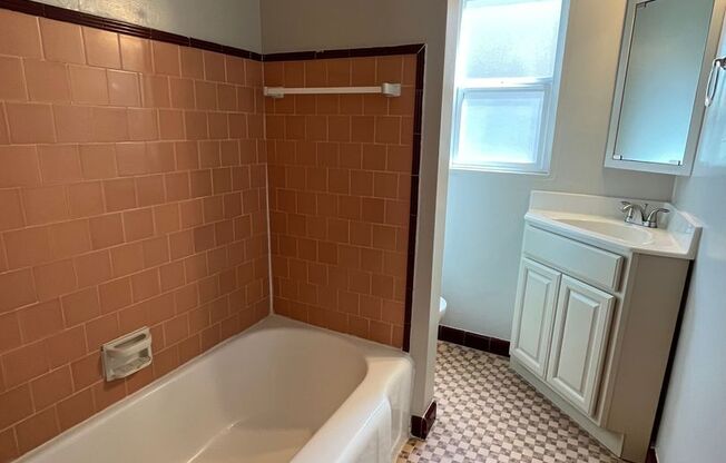 1 bed, 1 bath, 600 sqft, $1,495, Unit 702 MC