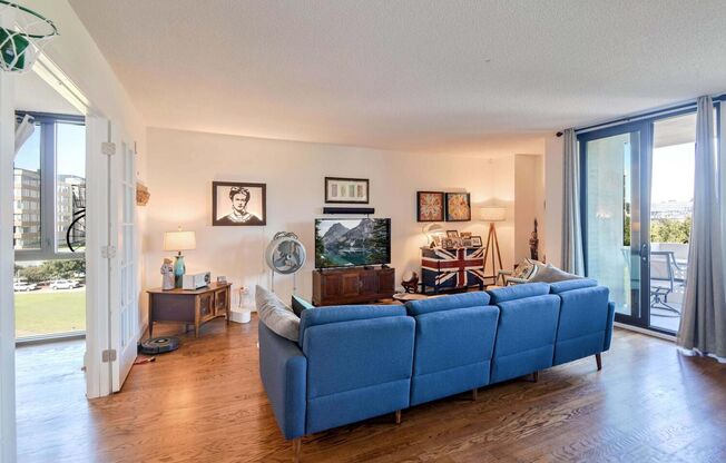 2 beds, 1 bath, $2,499, Unit Unit 414N