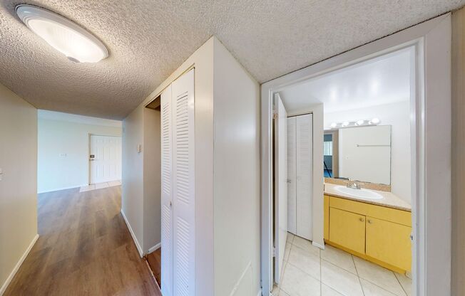 2 beds, 1 bath, $1,675, Unit UNIT J