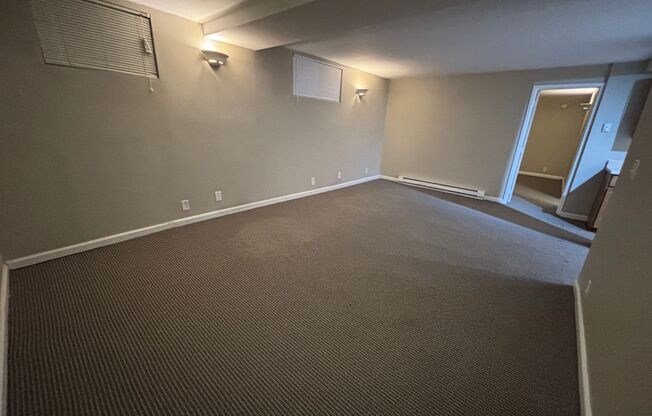 1 bed, 1 bath, 600 sqft, $1,595, Unit F