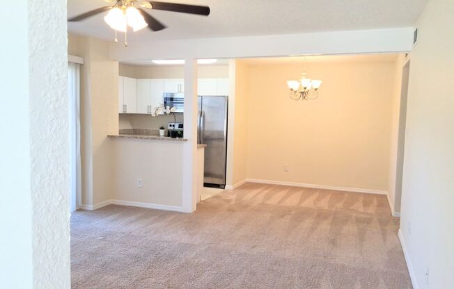 Beautiful Winter Park 2/2 Condo on the first floor x Rent in front of Full Sail !