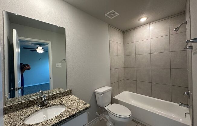 3 beds, 2.5 baths, $1,350, Unit 101*