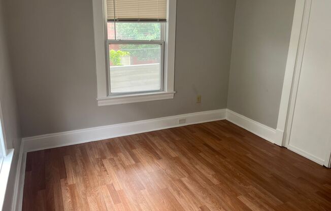 2 beds, 1 bath, $700