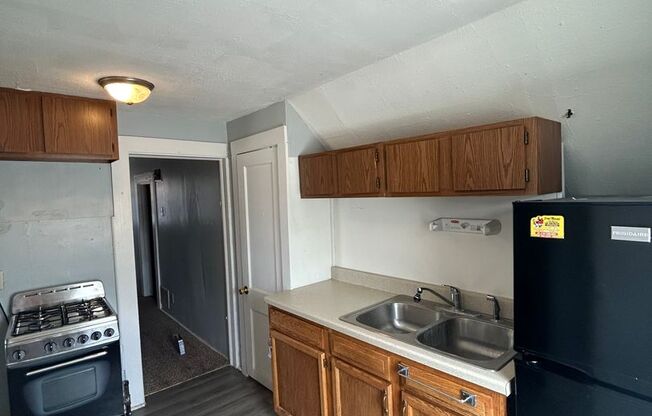 1 bed, 1 bath, 444 sqft, $789, Unit 1534 1/2