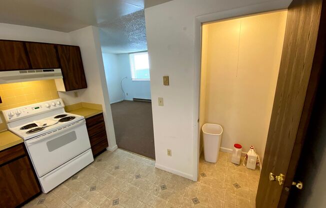 2 beds, 1 bath, 750 sqft, $650