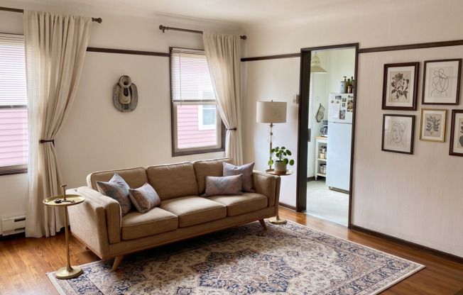 1 bed, 1 bath, 702 sqft, $1,645, Unit 0204