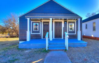 Completely Remodeled 1 Bedroom, 1 Bath Duplex!