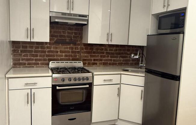 316 W 139 ST
