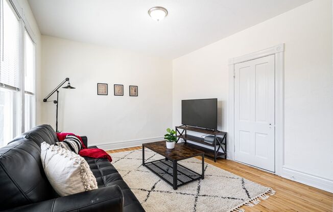 4Bdrm Upper Flat of Eastside Duplex Fully Remodeled