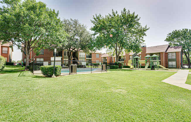 Green Landscaping at Bardin Oaks, Arlington, Texas