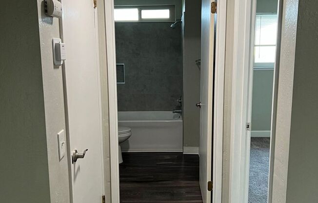 1 bed, 1 bath, 605 sqft, $1,200, Unit B40