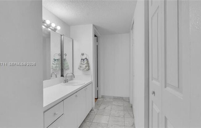 2 beds, 2 baths, $3,500, Unit # 1911
