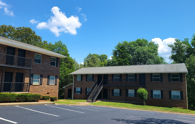 2 beds, 1 bath, 850 sqft, $1,195, Unit Parkway-1