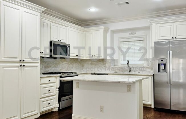 Gorgeous 3-Story 2/2.5/2 Condo in University Park For Rent!