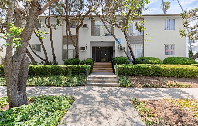 STUDIO 1 BATH IN Loa Angeles !!