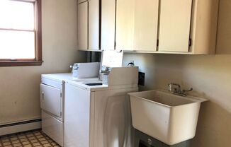 2 beds, 1 bath, $895, Unit 2