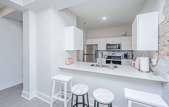 2 beds, 2 baths, 950 sqft, $2,200, Unit 206